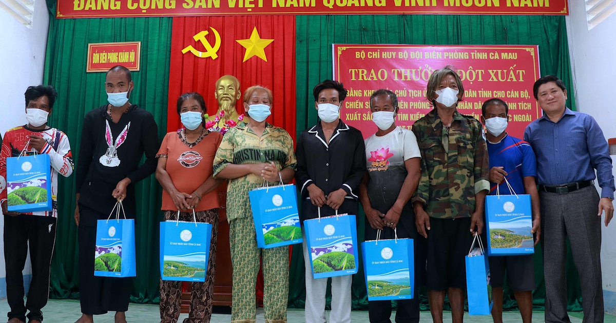 Cà Mau: Hỗ trợ 8 người nước ngoài gặp nạn trên biển