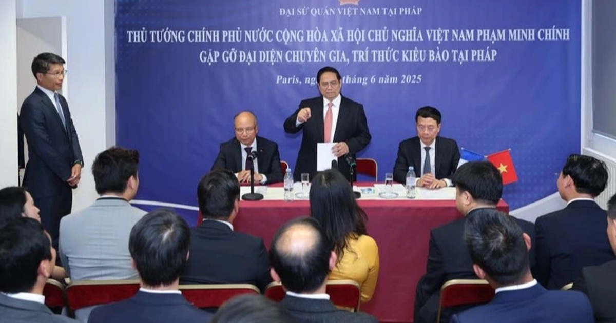 Thủ tướng Phạm Minh Chính làm việc với các chuyên gia, trí thức kiều bào tại Pháp