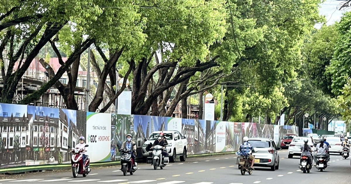 Đắk Lắk: Doanh nghiệp rào chắn trái phép vỉa hè, gây cản trở giao thông