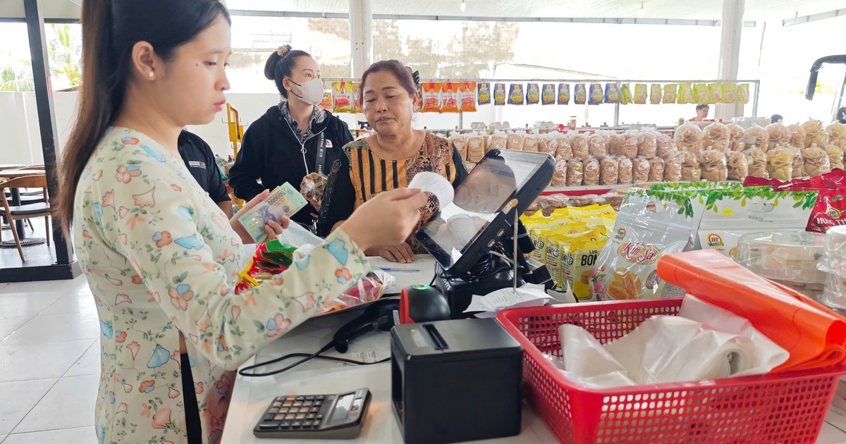 Đi vệ sinh, giữ xe... cũng phải xuất hóa đơn?