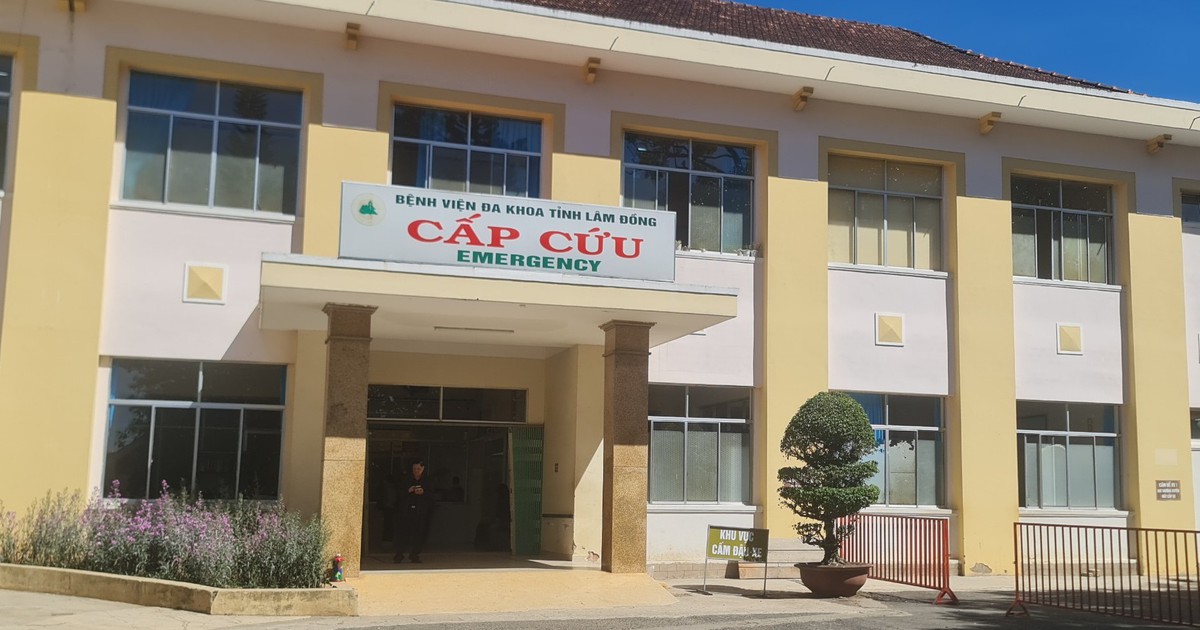 Vượt đèn đỏ chở người đi cấp cứu có bị phạt nguội không: CSGT, luật sư nói gì?