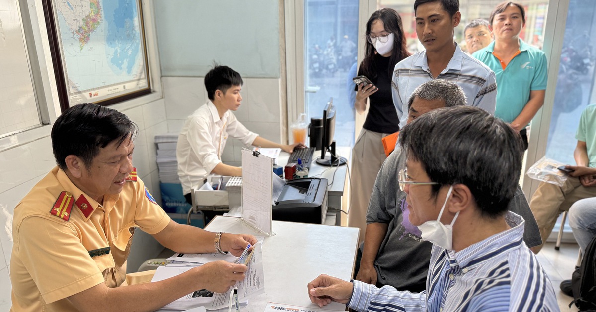 Nộp phạt nguội phải 'bưng cả người' đến trụ sở: Cục CSGT giải thích thế nào?