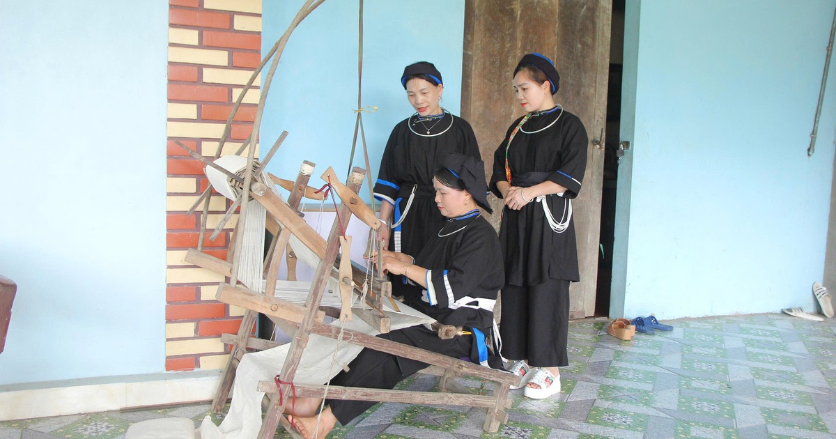 Chuyện về những khung cửi cổ xứ Tuy&ecirc;n