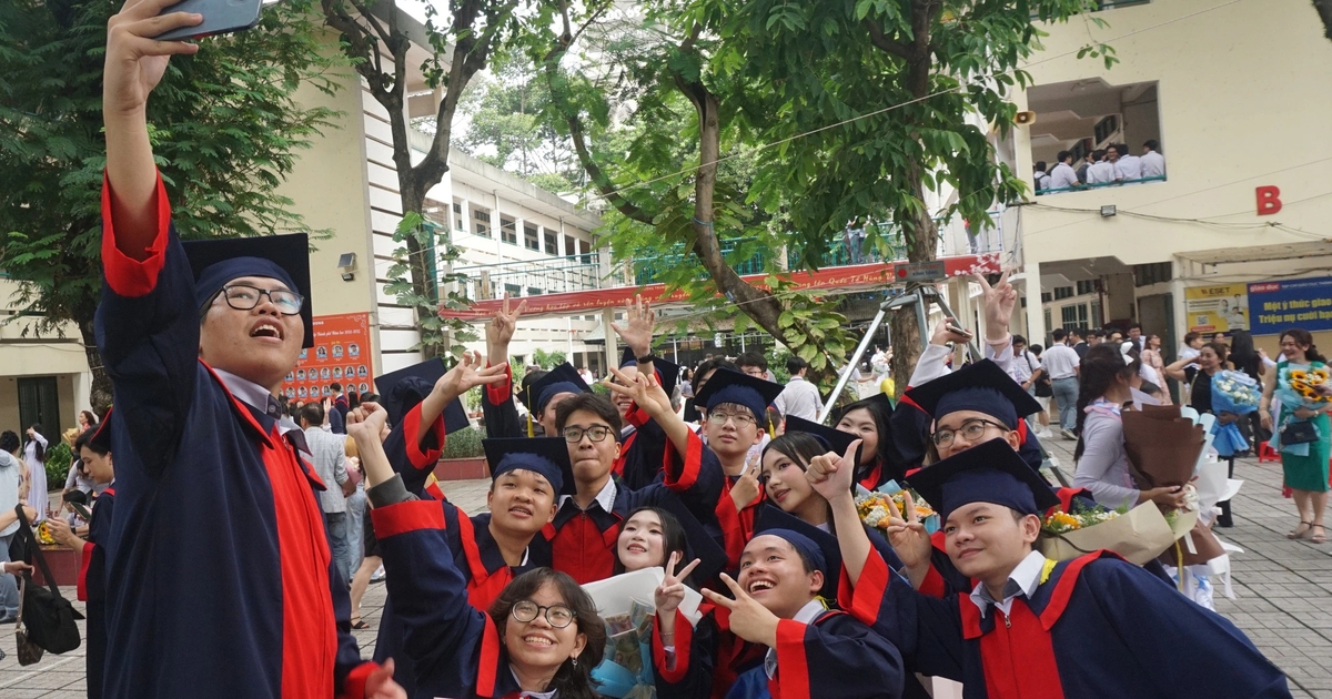 Lời hiệu trưởng nhắn gửi trước khi học sinh rời 'Trạm thanh xuân'