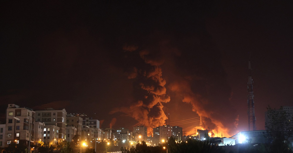 Israel vừa tấn c&ocirc;ng trụ sở Bộ Quốc ph&ograve;ng Iran