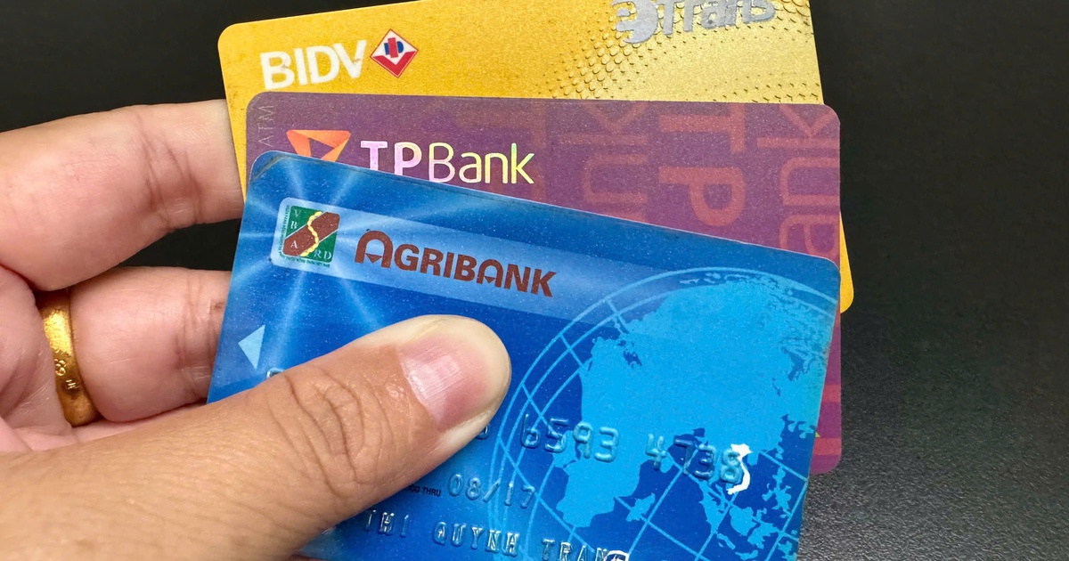 Cần chuyển đổi thẻ ATM từ sang thẻ chip, trước 1.7?