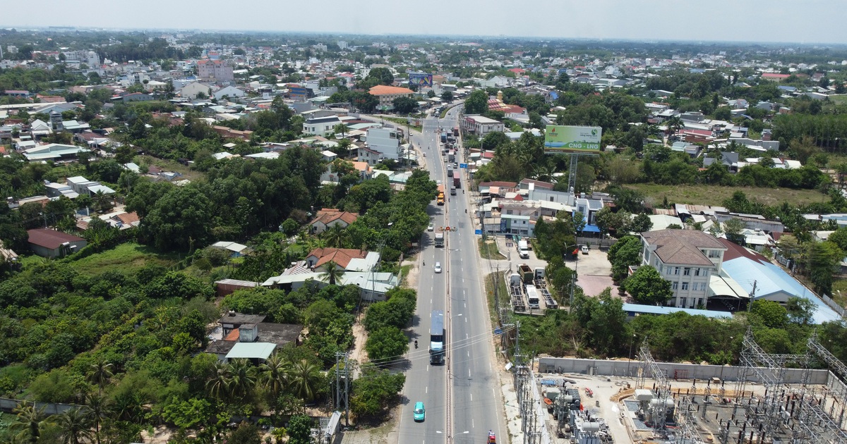 Tây Ninh: Bắt quả tang vụ đổ gần 250 tấn bùn thải ra môi trường