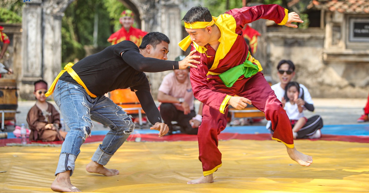 'Giang hồ màn ảnh' Duy Hưng đến Ninh Bình... đấu vật