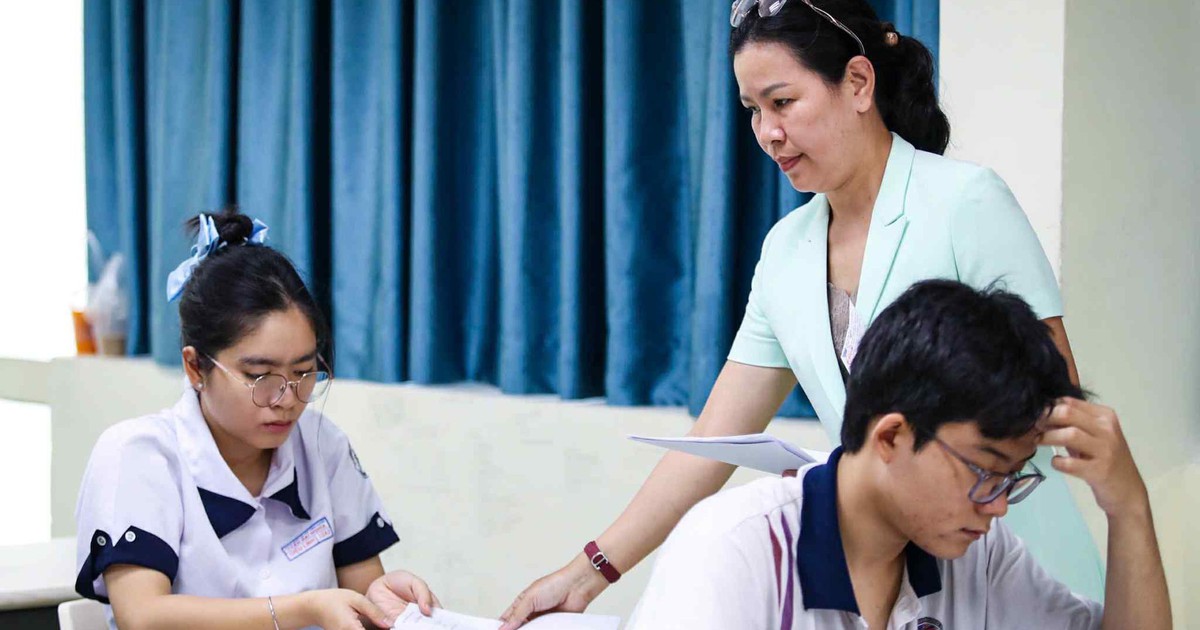 Tuyển sinh ĐH 2025: Giải đáp băn khoăn tổ hợp môn xét tuyển