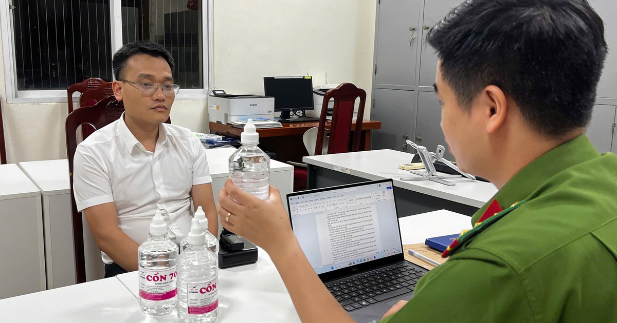 Bắt Phó chủ tịch thị trấn Chúc Sơn sản xuất cồn y tế giả
