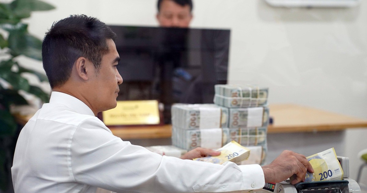 Giá USD hôm nay 17.6.2025: Ngân hàng tiếp tục bán ra với kỷ lục mới
