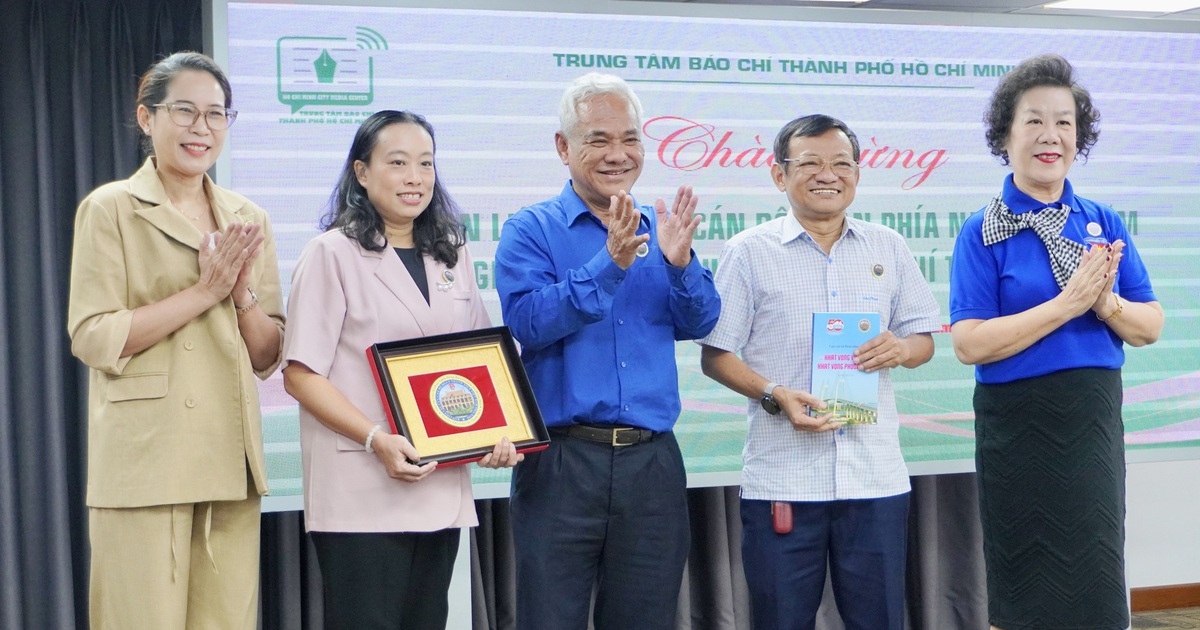 Cựu cán bộ Đoàn Thanh niên Việt Nam thăm Trung tâm Báo chí TP.HCM