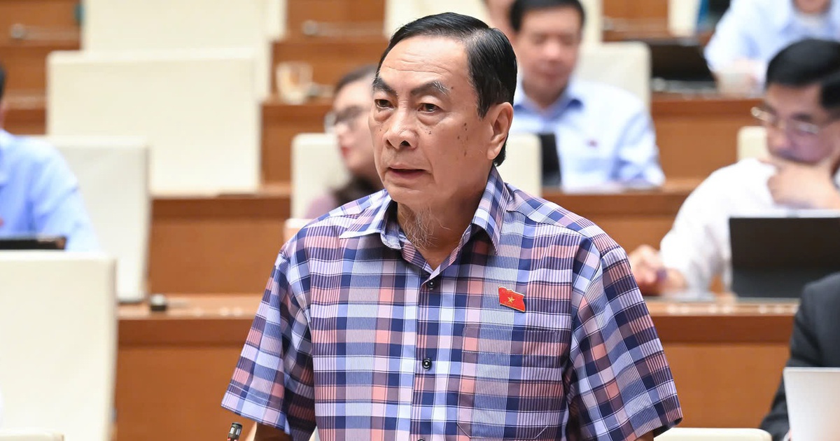 'Giá vàng miếng, vàng nhẫn trong nước nhảy múa lung tung'