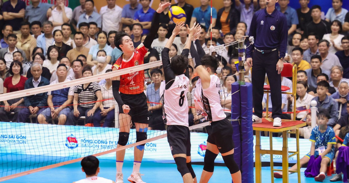 'Hot boy' cao 1,90 m làm thủ quân đội tuyển nam bóng chuyền Việt Nam