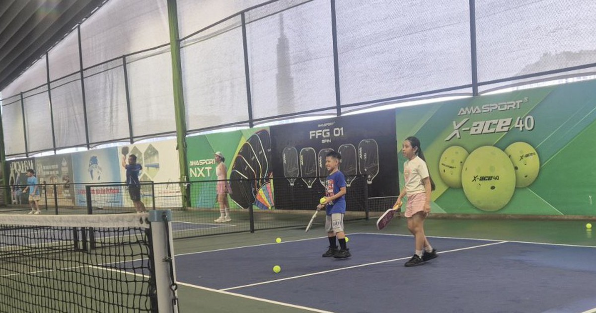 Nghỉ hè, trẻ em xuất hiện nhiều ở sân pickleball