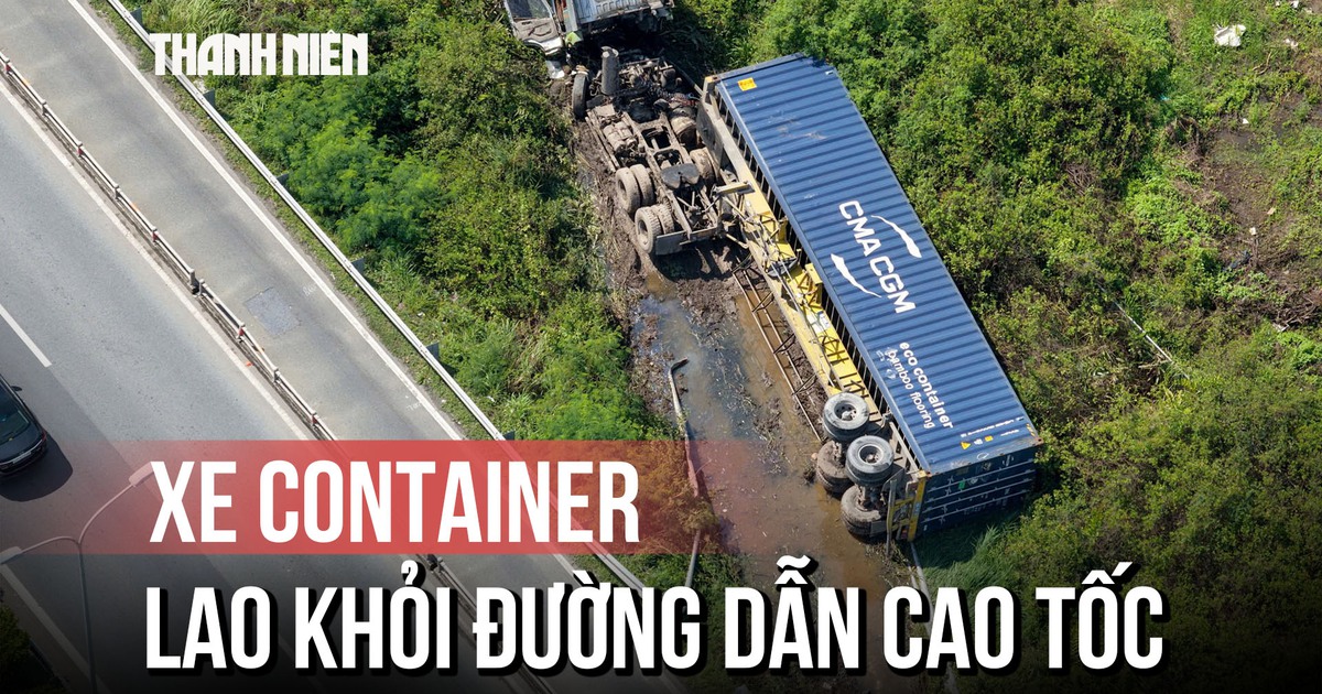 Khoảnh khắc kinh hoàng xe container lao khỏi đường dẫn cao tốc ở TP.HCM