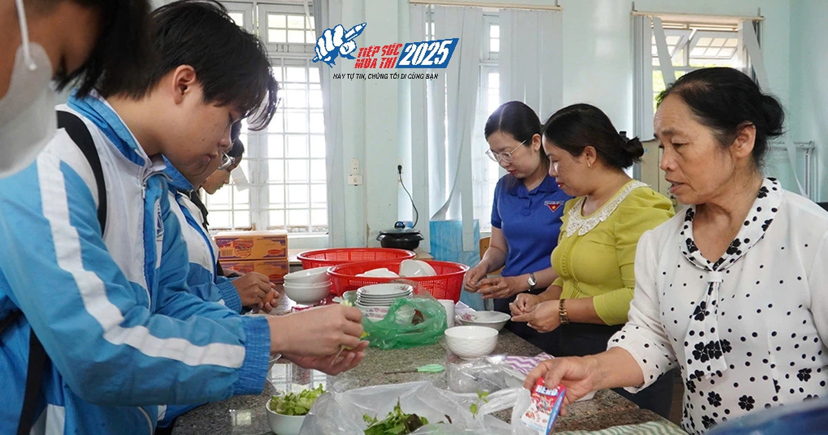 'Bữa sáng 0 đồng' tiếp sức thí sinh thi tốt nghiệp THPT