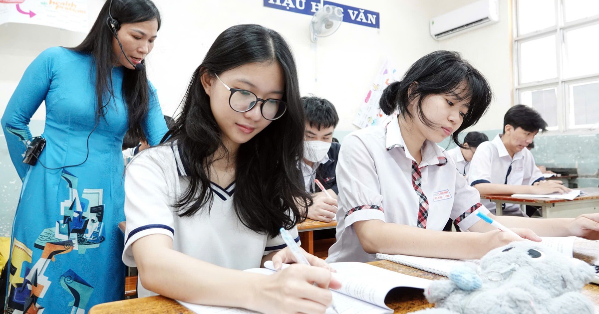 Thi tốt nghiệp THPT 2025: Từ 4 môn, có bao nhiêu tổ hợp xét tuyển ĐH, CĐ?