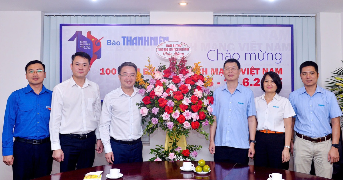 Bí thư T.Ư Đoàn Nguyễn Tường Lâm chúc mừng Báo Thanh Niên