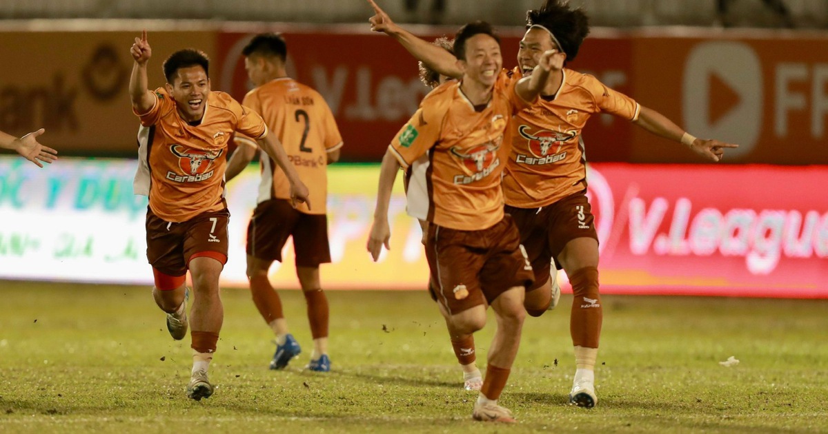 HAGL nắm trong tay vận mệnh của suất xuống hạng, V-League nghẹt thở đến giây cuối cùng!