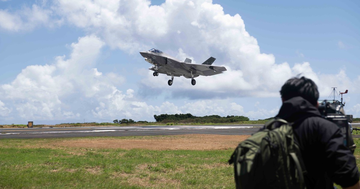 Mỹ lần đầu đáp tiêm kích tàng hình F-35C xuống đảo Iwo To ở Nhật Bản