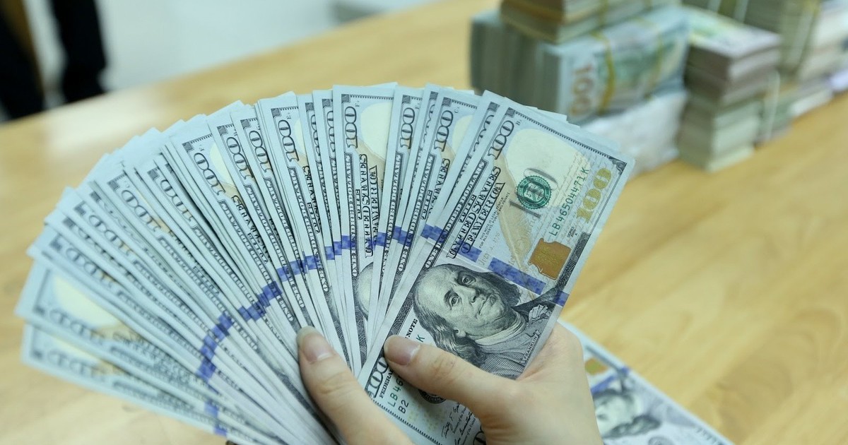 Giá USD hôm nay 2.6.2025: Ngân hàng giữ mức cao kỷ lục