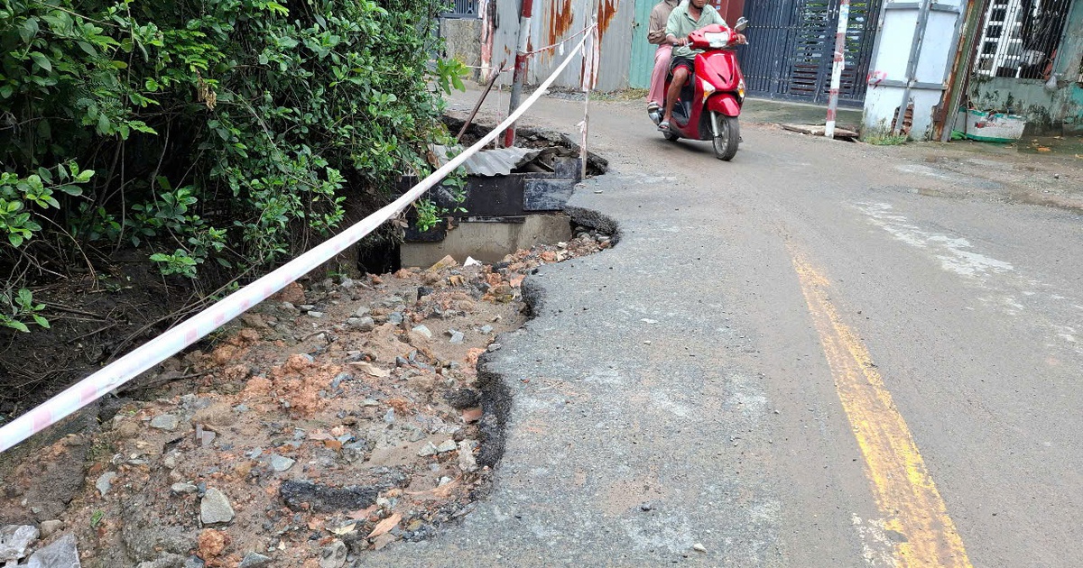 Đào xới đường, bỏ dở dang lâu ngày