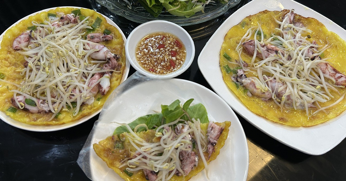 Bánh xèo mực, cắn một miếng nghe vị biển thơm nồng