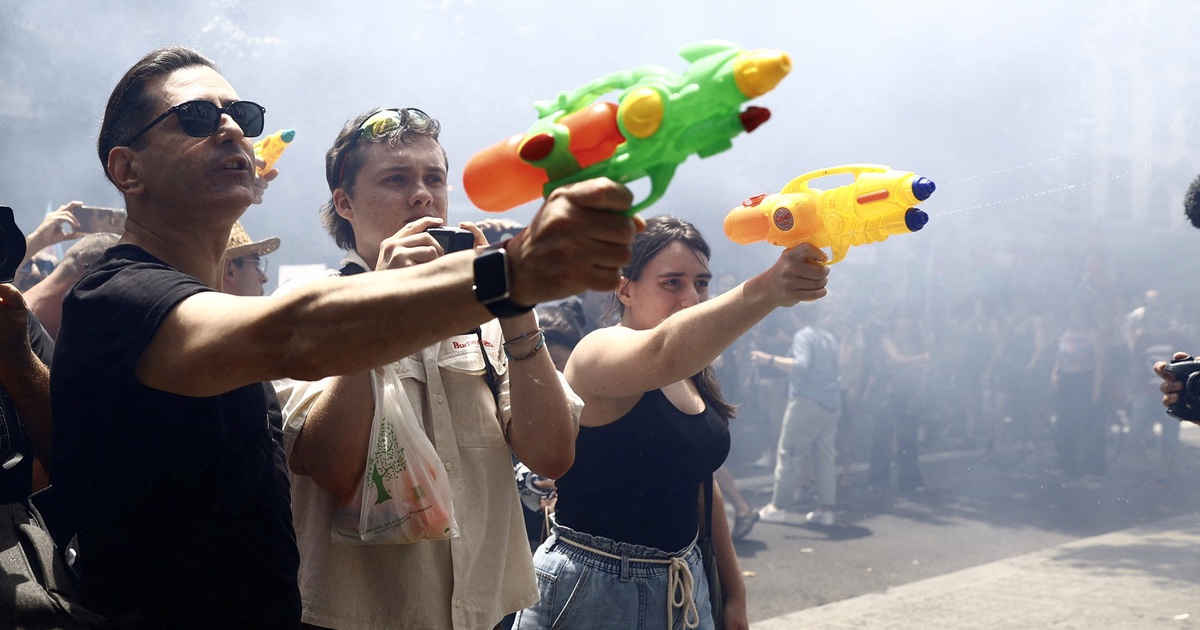 Qu&aacute; tải du lịch h&egrave; ở ch&acirc;u &Acirc;u