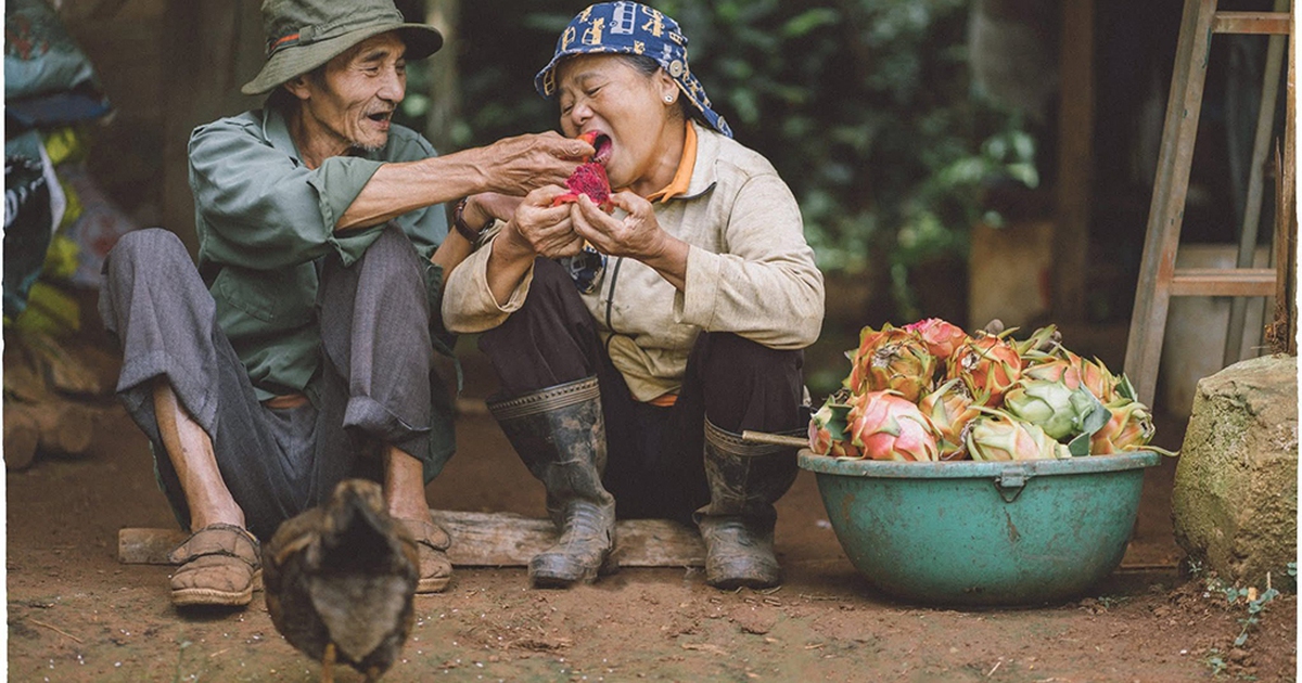 Chàng nhiếp ảnh giữ mãi tình yêu chân chất của ba mẹ