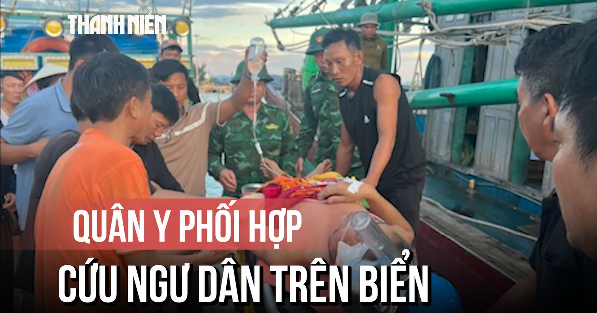 Chiến sĩ quân y cấp cứu 1 ngư dân qua thiết bị đàm thoại