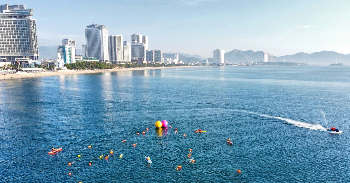 Gần 800 vận động viên tranh tài tại giải bơi biển SeaStar Nha Trang Bay 2025