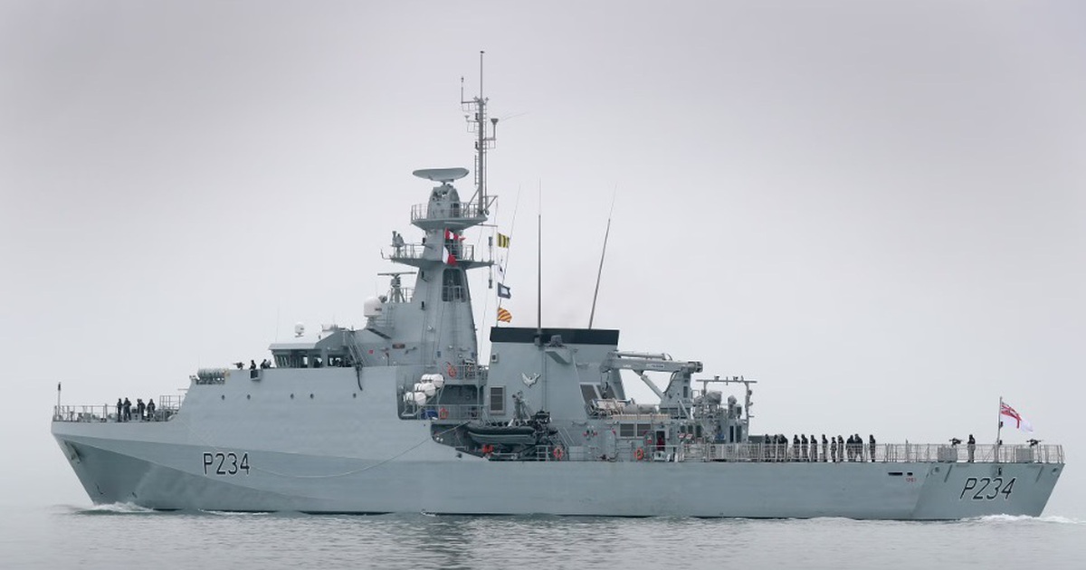 Anh điều t&agrave;u qu&acirc;n sự đến eo biển Đ&agrave;i Loan, Trung Quốc phản ứng