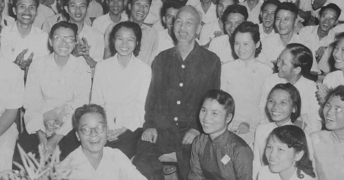 Bác Hồ ra báo Thanh Niên