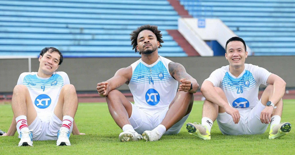 Xuân Son đi giày đinh, tập cùng đội Nam Định trước ngày nhận cúp vô địch V-League