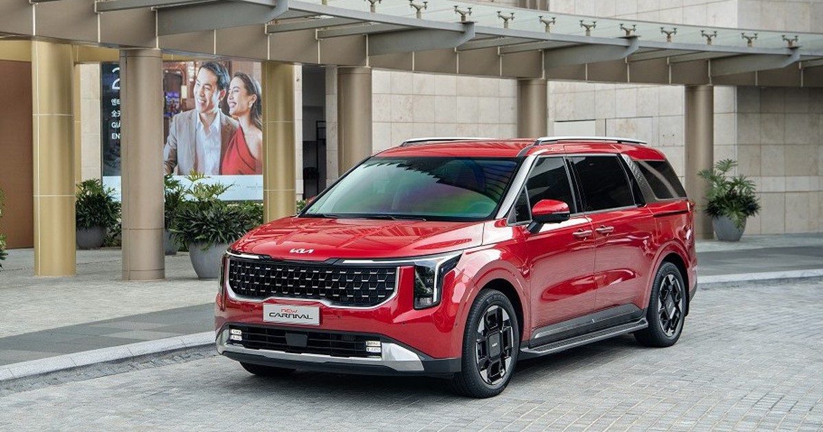 Xe gia đình KIA Carnival giảm giá hơn 200 triệu đồng