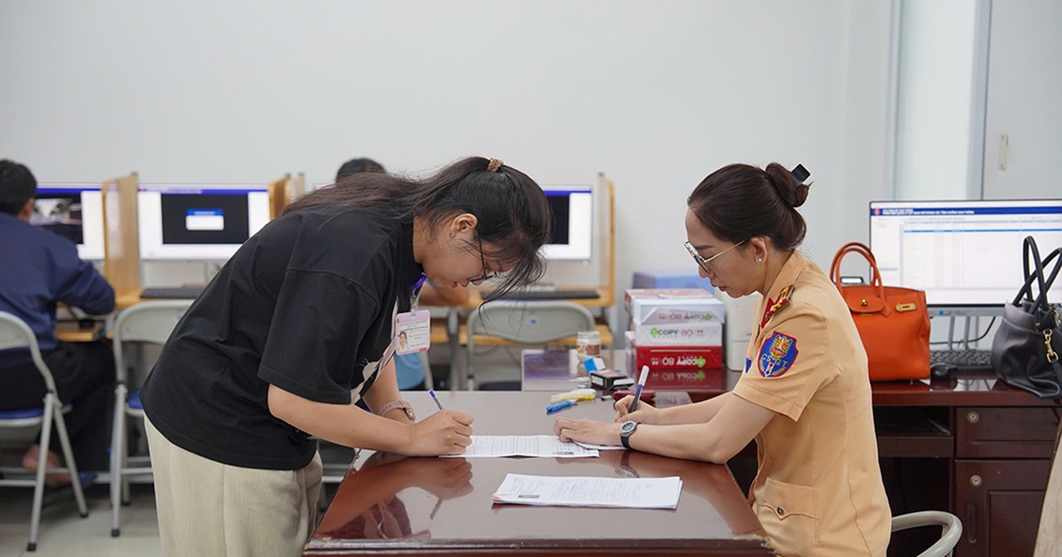 CSGT vừa sát hạch vừa cấp đổi GPLX: Người dân được lợi gì?