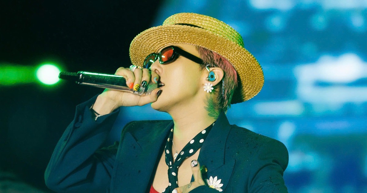 Hai giờ đồng hồ 'tắm mưa' cùng G-Dragon