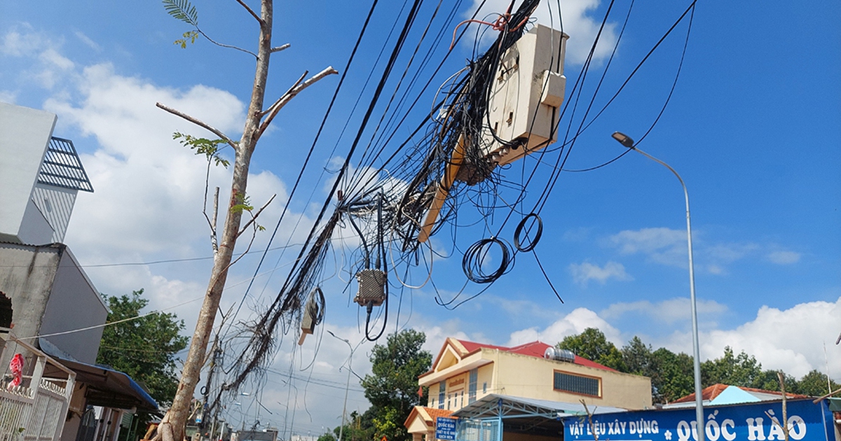 Dây cáp treo lơ lửng, nguy hiểm cho người đi đường