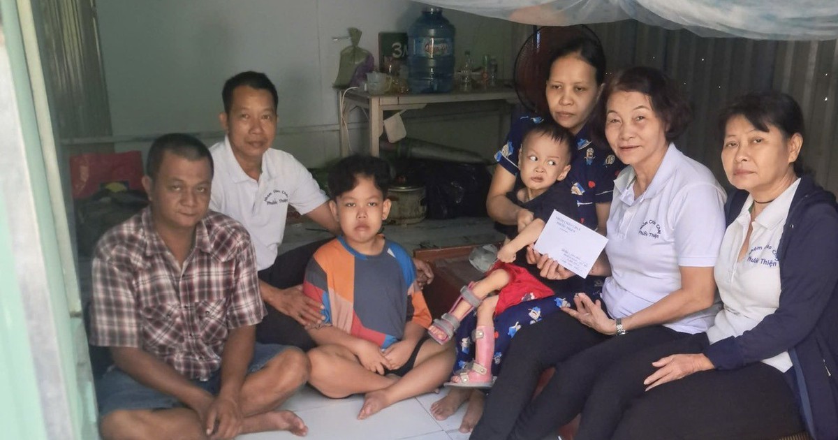 Mong có tiền trị bệnh cho con