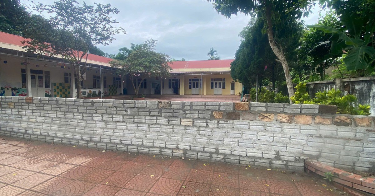Xây tường rào chắn ngang trường học vì xã thất hứa