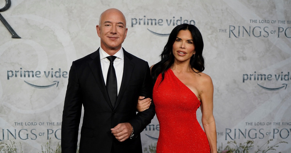 Tỉ phú Jeff Bezos và Lauren Sánchez quyên góp từ thiện trước lễ cưới