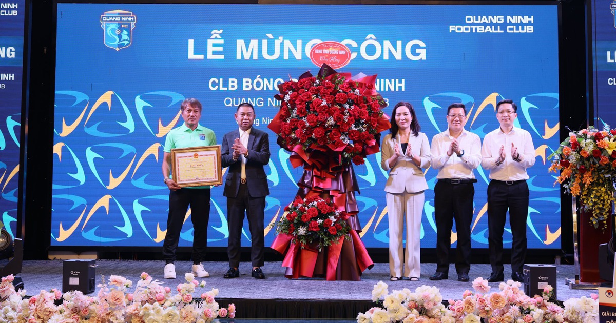 CLB Quảng Ninh được thưởng tiền tỉ vì sớm thăng hạng nhất, sắp được bàn giao sân Cẩm Phả