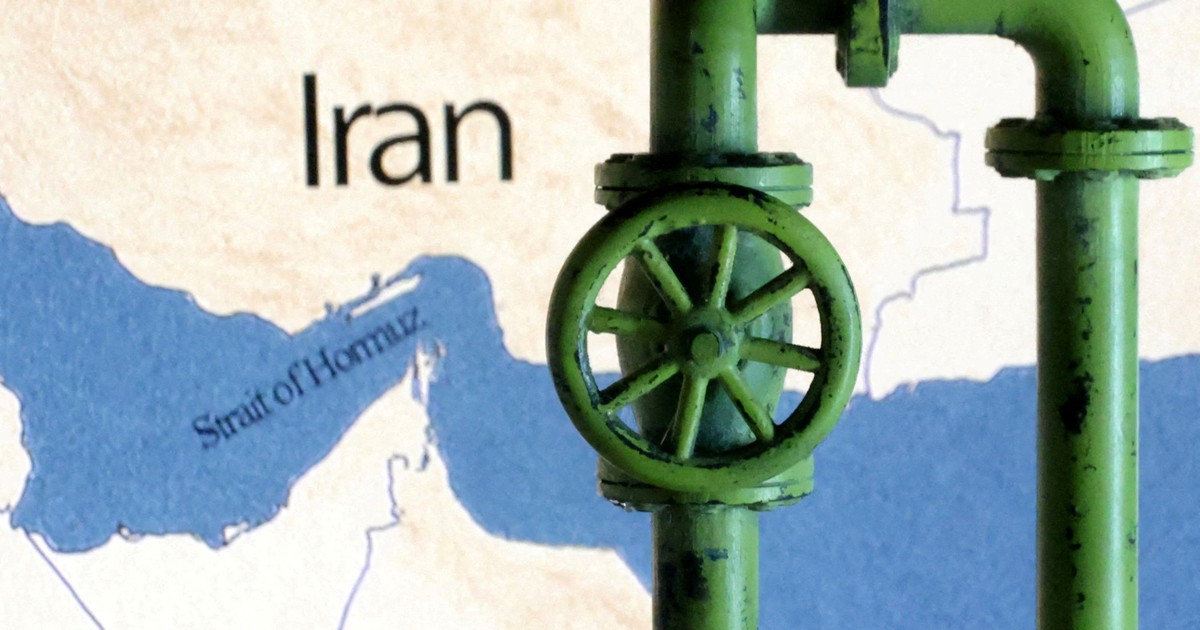 Eo biển Hormuz là gì mà lại quan trọng với giá dầu?