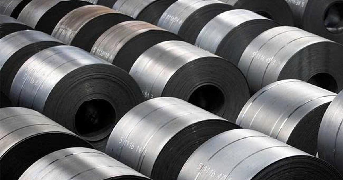 Báo động thép cuộn cán nóng khổ rộng nhập khẩu cao gấp 12 lần