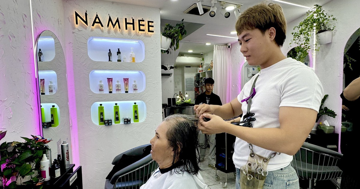 Lan tỏa trên mạng xã hội: Tiệm cắt tóc 0 đồng giúp người nghèo khó