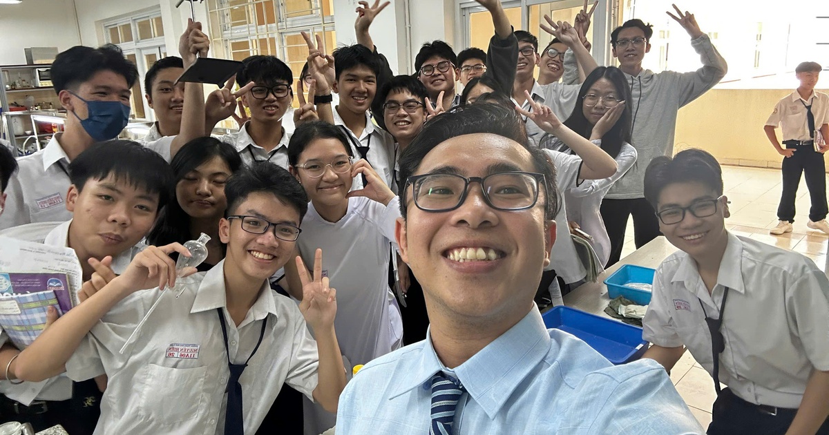 Thi tốt nghiệp THPT 2025: Hành trình chuyên chở yêu thương và trách nhiệm