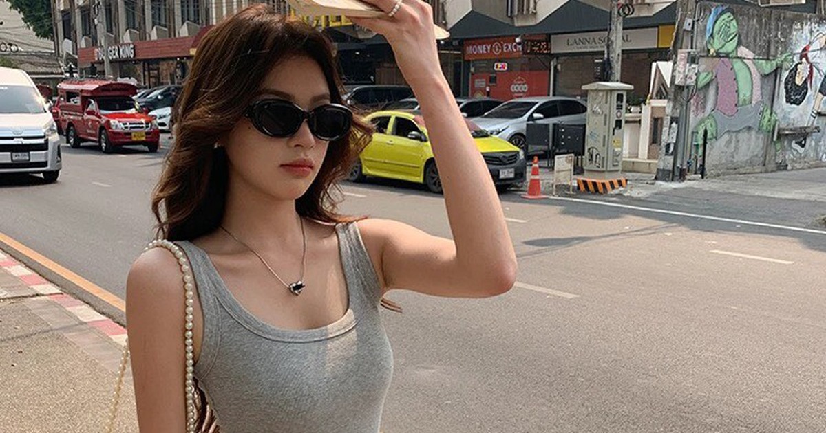 Diện áo tank top hai dây kín đáo mà vẫn ‘hút hồn’