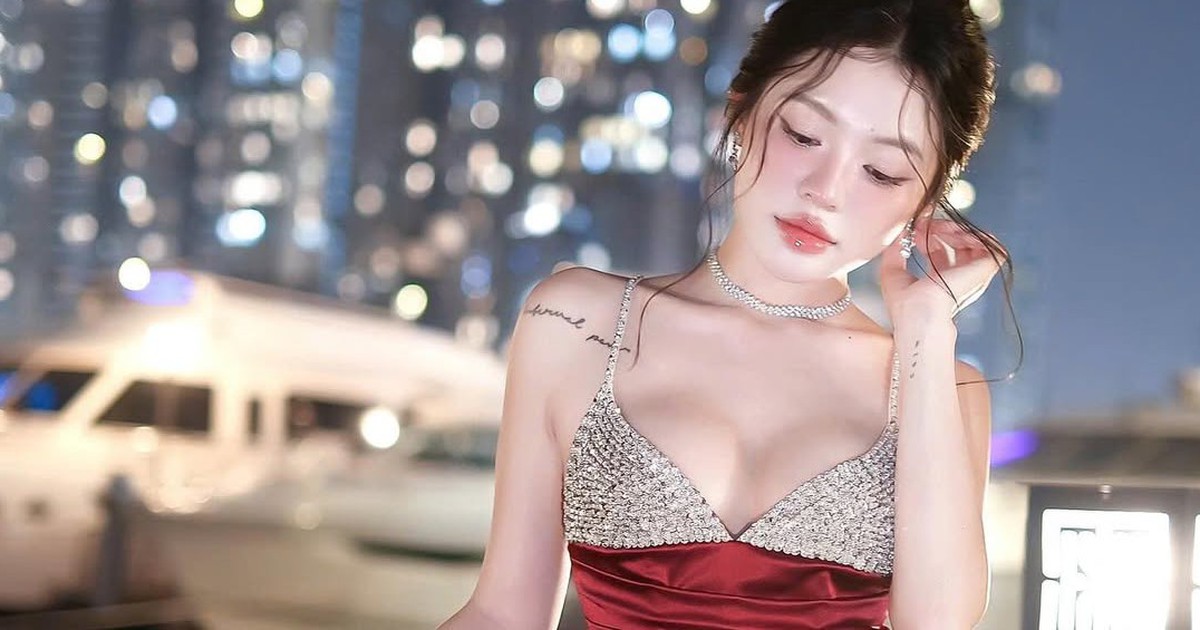 Quyến rũ, kiêu sa với những mẫu váy dự tiệc đính đá