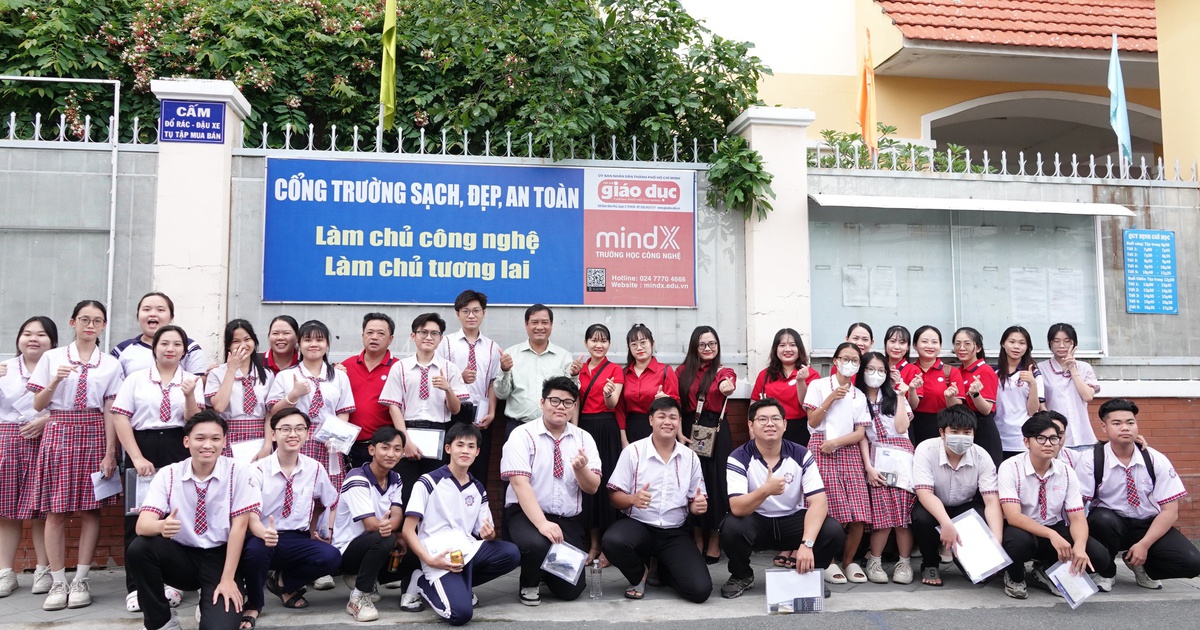 'Độc nhất' miền Tây: Thầy cô bền bỉ tiếp sức mùa thi suốt 30 năm